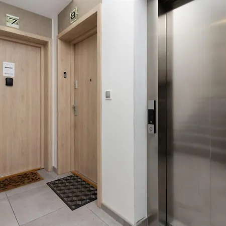 Beige Studio On The Coast With Parking And Balcony In By Renters