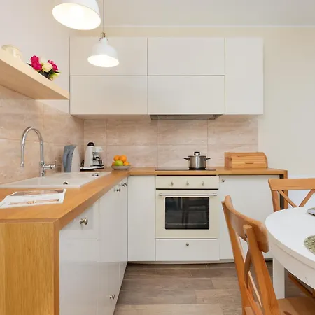 Beige Studio On The Coast With Parking And Balcony In By Renters Appartement *